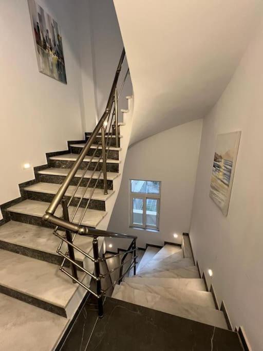 Cozy New Apartment Nearby Metro Athènes Extérieur photo
